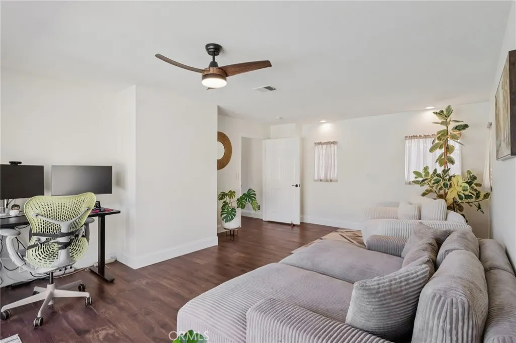 39221 Corte Tesoro, Murrieta, California 92563 home-pic-15