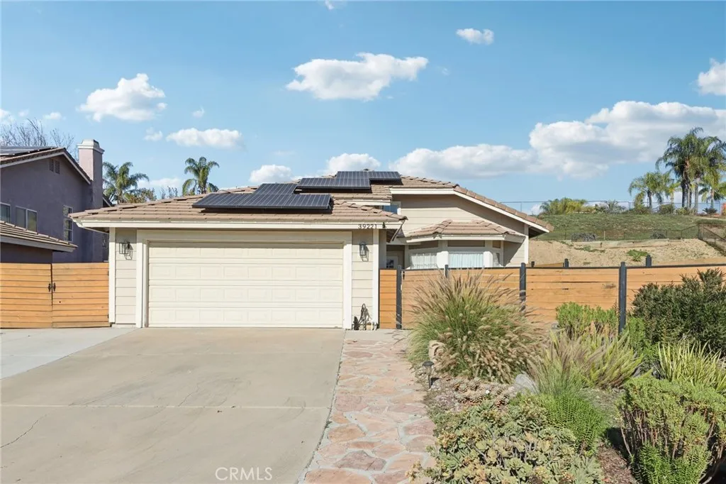 39221 Corte Tesoro, Murrieta, California 92563 home-pic-1
