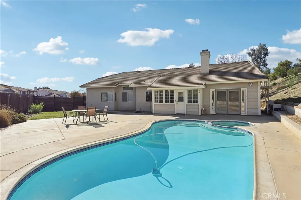 39221 Corte Tesoro, Murrieta, California 92563 home-pic-2