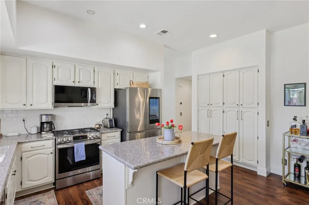 39221 Corte Tesoro, Murrieta, California 92563 home-pic-12