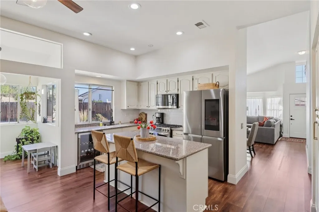 39221 Corte Tesoro, Murrieta, California 92563 home-pic-11