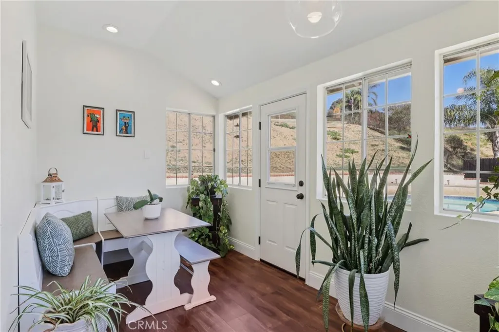 39221 Corte Tesoro, Murrieta, California 92563 home-pic-17