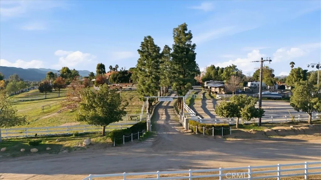 32225 Wesley Street, Wildomar, California 92595 home-pic-2