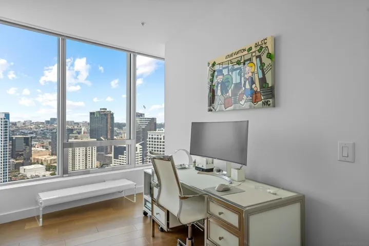888 W E Street 3301, San Diego, California 92101