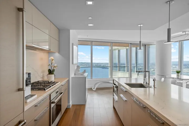 888 W E Street 3301, San Diego, California 92101