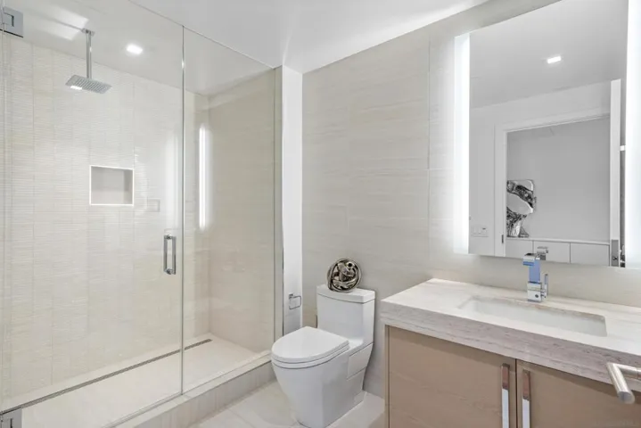 888 W E Street 3301, San Diego, California 92101