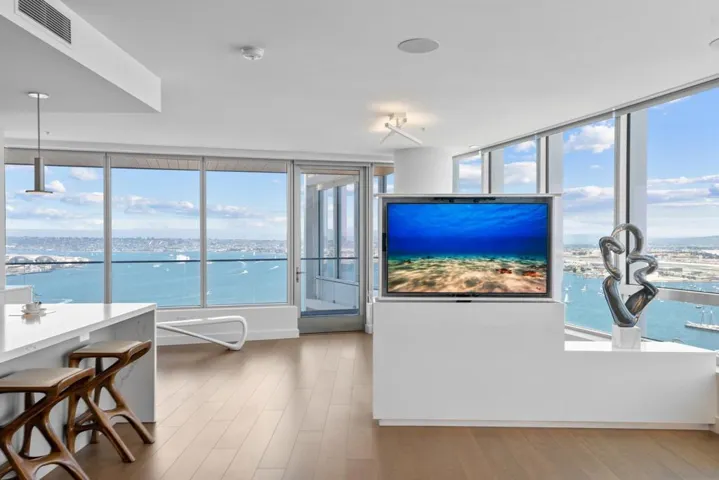 888 W E Street 3301, San Diego, California 92101