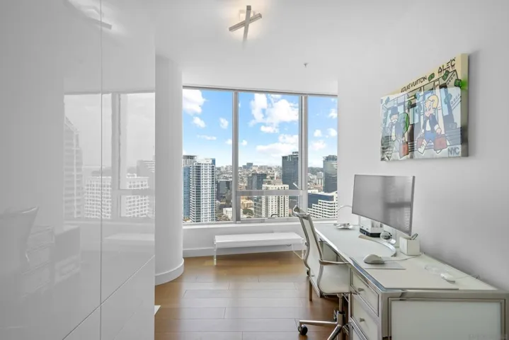 888 W E Street 3301, San Diego, California 92101