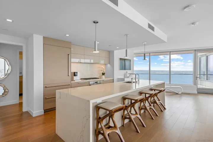888 W E Street 3301, San Diego, California 92101