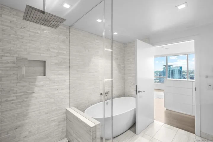 888 W E Street 3301, San Diego, California 92101