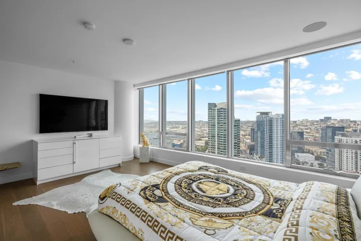 888 W E Street 3301, San Diego, California 92101
