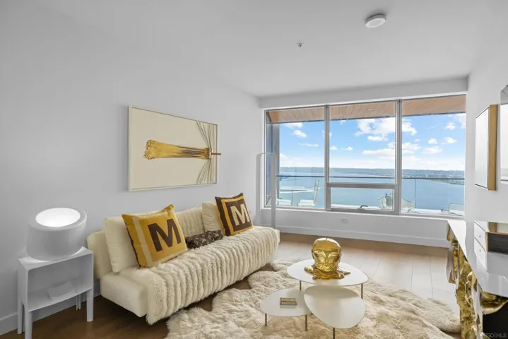 888 W E Street 3301, San Diego, California 92101