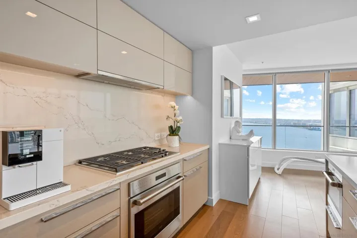 888 W E Street 3301, San Diego, California 92101