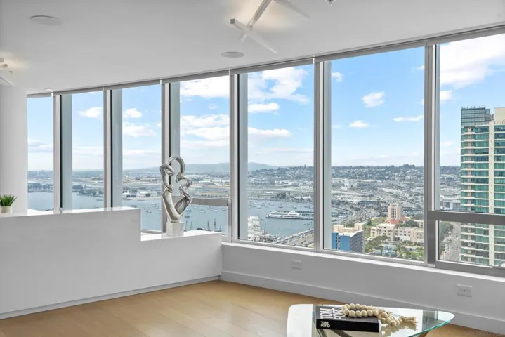888 W E Street 3301, San Diego, California 92101