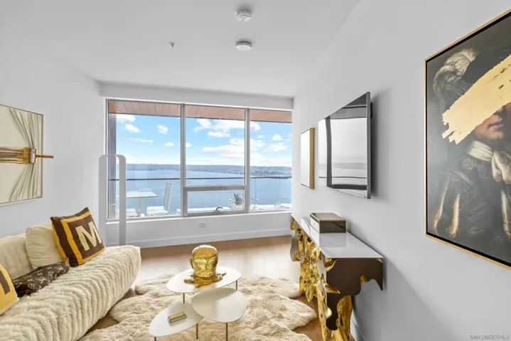 888 W E Street 3301, San Diego, California 92101