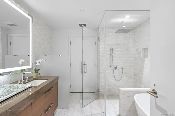 888 W E Street 3301, San Diego, California 92101