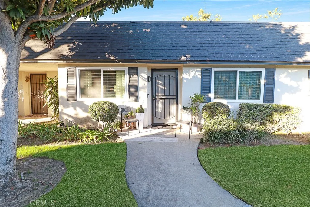 1318 Victoria, Fullerton, California 92831 home-pic-1