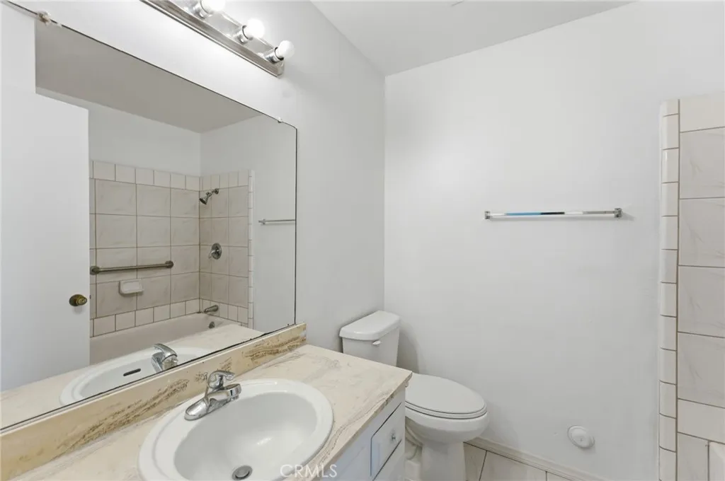 1211 Christina Court, Pomona, California 91766 home-pic-16