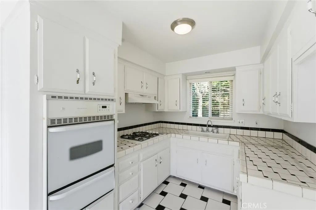 1211 Christina Court, Pomona, California 91766 home-pic-9