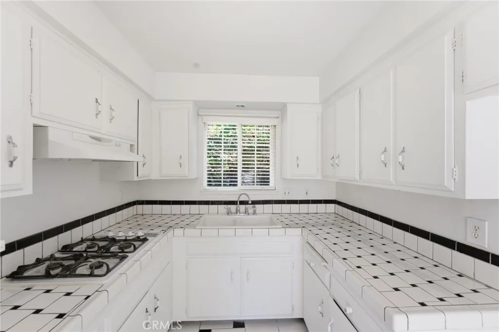 1211 Christina Court, Pomona, California 91766 home-pic-10