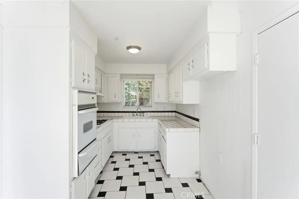 1211 Christina Court, Pomona, California 91766 home-pic-8