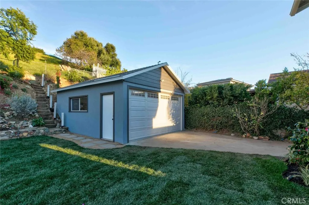 8372 Outland View Drive, Sun Valley, California 91352 home-pic-44