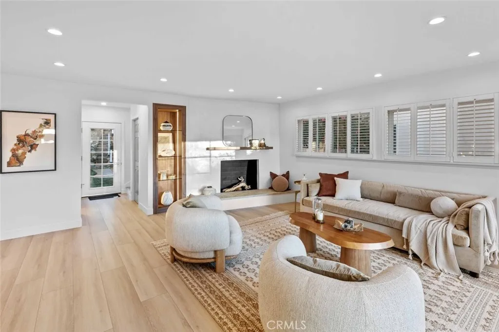 8372 Outland View Drive, Sun Valley, California 91352 home-pic-5