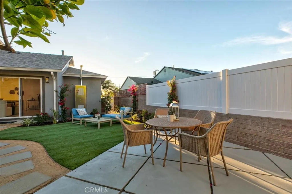8372 Outland View Drive, Sun Valley, California 91352 home-pic-50