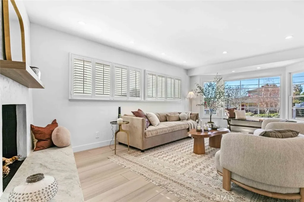 8372 Outland View Drive, Sun Valley, California 91352 home-pic-14
