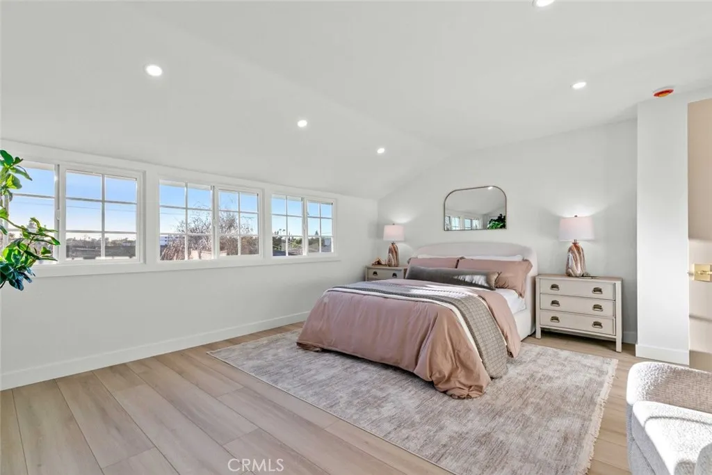 8372 Outland View Drive, Sun Valley, California 91352 home-pic-43