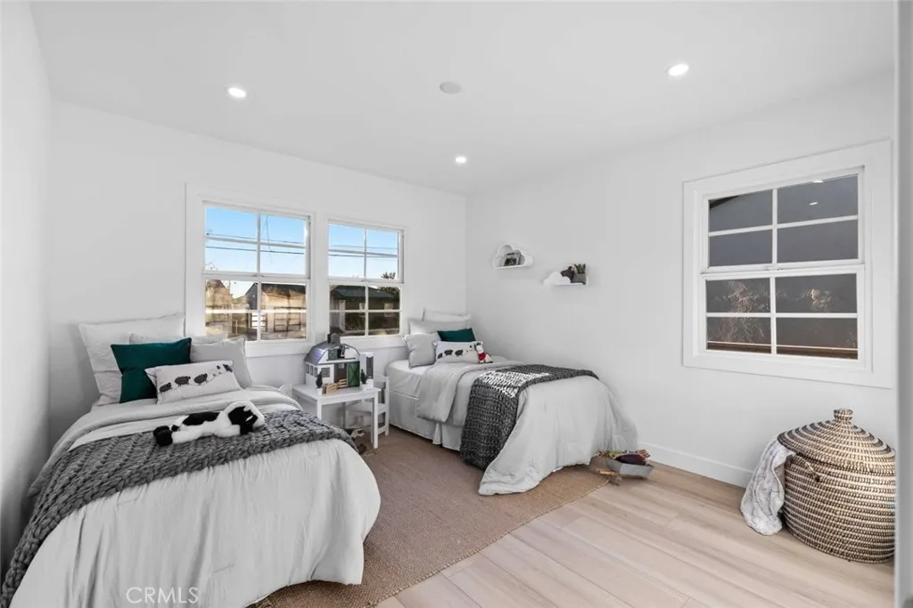 8372 Outland View Drive, Sun Valley, California 91352 home-pic-33