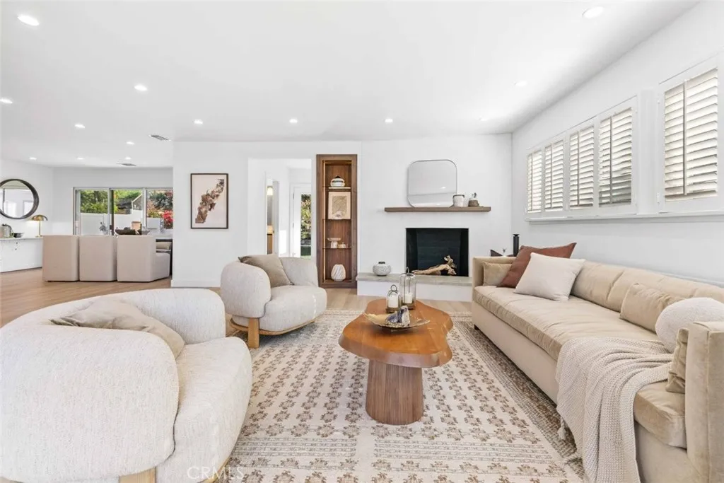 8372 Outland View Drive, Sun Valley, California 91352 home-pic-11