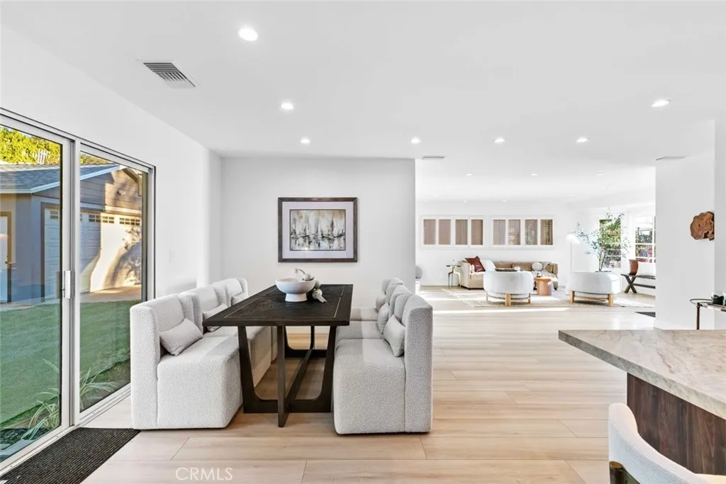 8372 Outland View Drive, Sun Valley, California 91352 home-pic-18