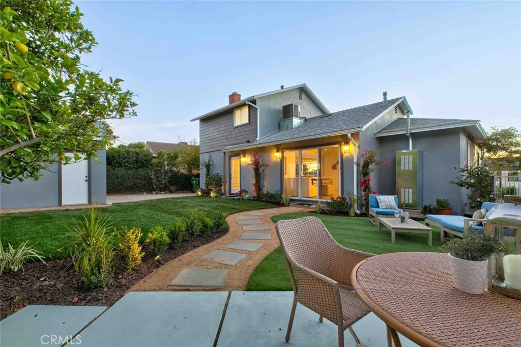8372 Outland View Drive, Sun Valley, California 91352 home-pic-58