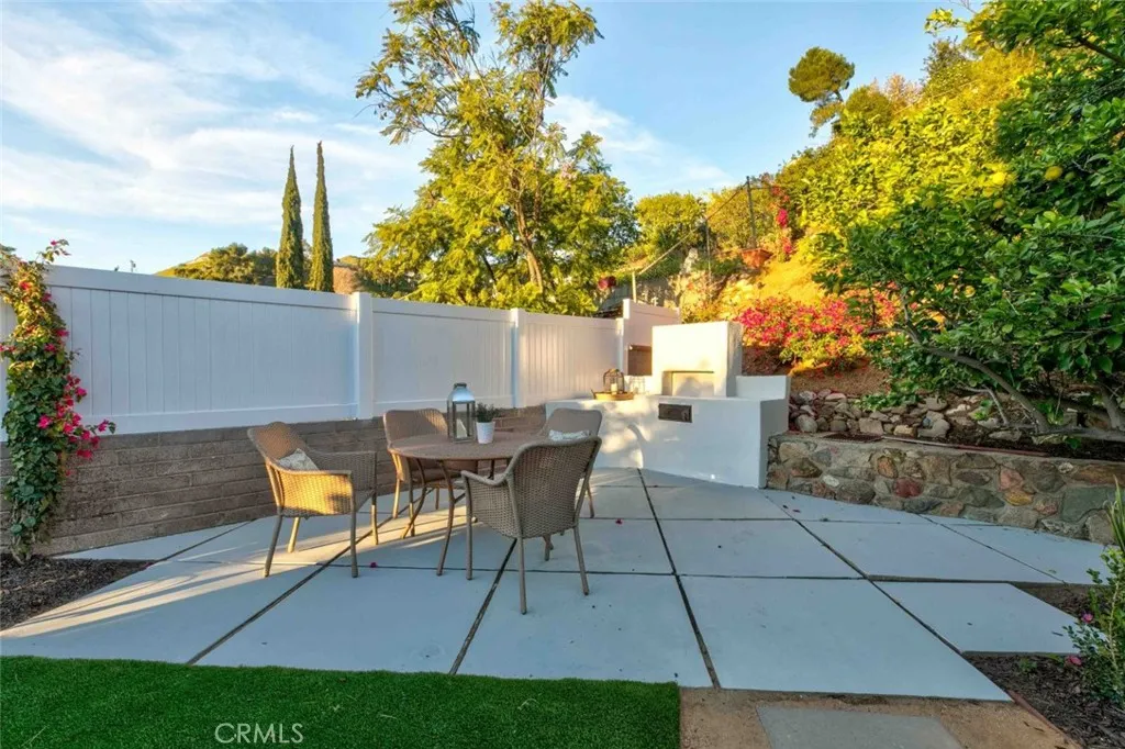 8372 Outland View Drive, Sun Valley, California 91352 home-pic-48