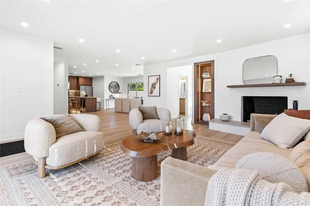 8372 Outland View Drive, Sun Valley, California 91352 home-pic-8