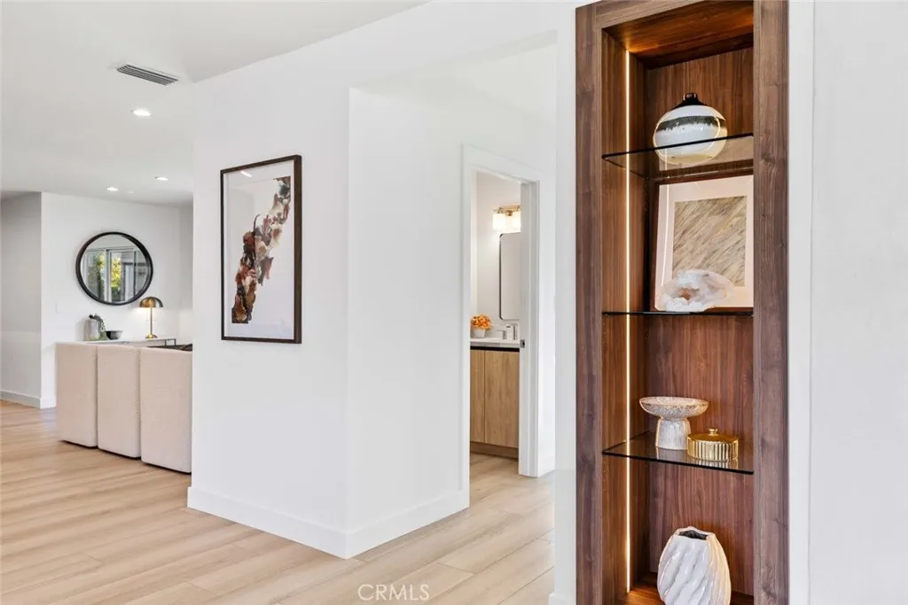 8372 Outland View Drive, Sun Valley, California 91352 home-pic-29