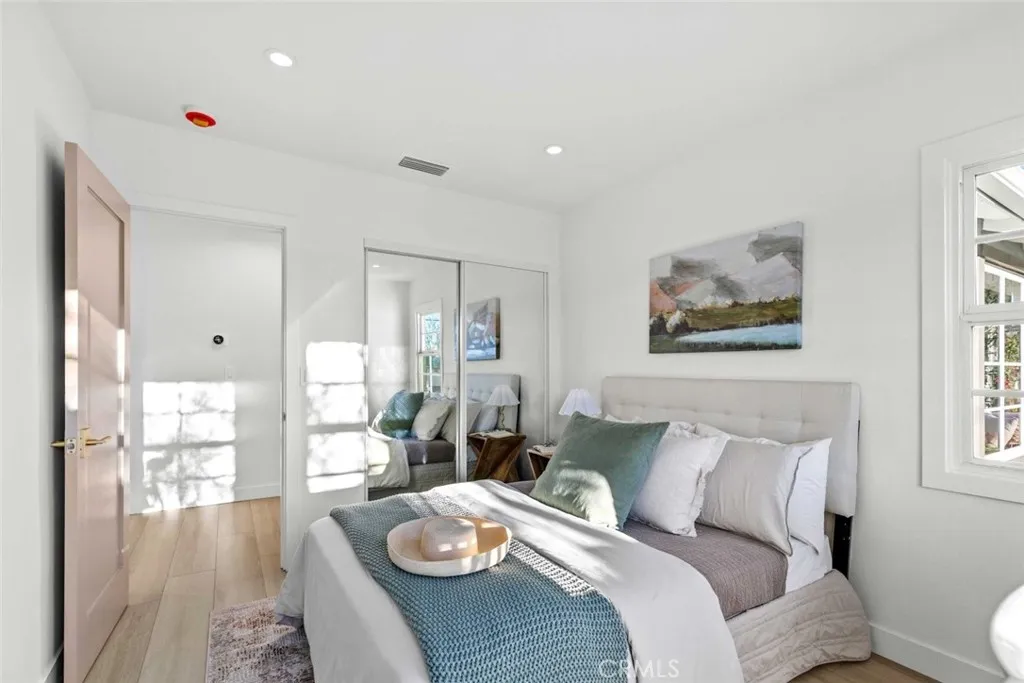 8372 Outland View Drive, Sun Valley, California 91352 home-pic-38