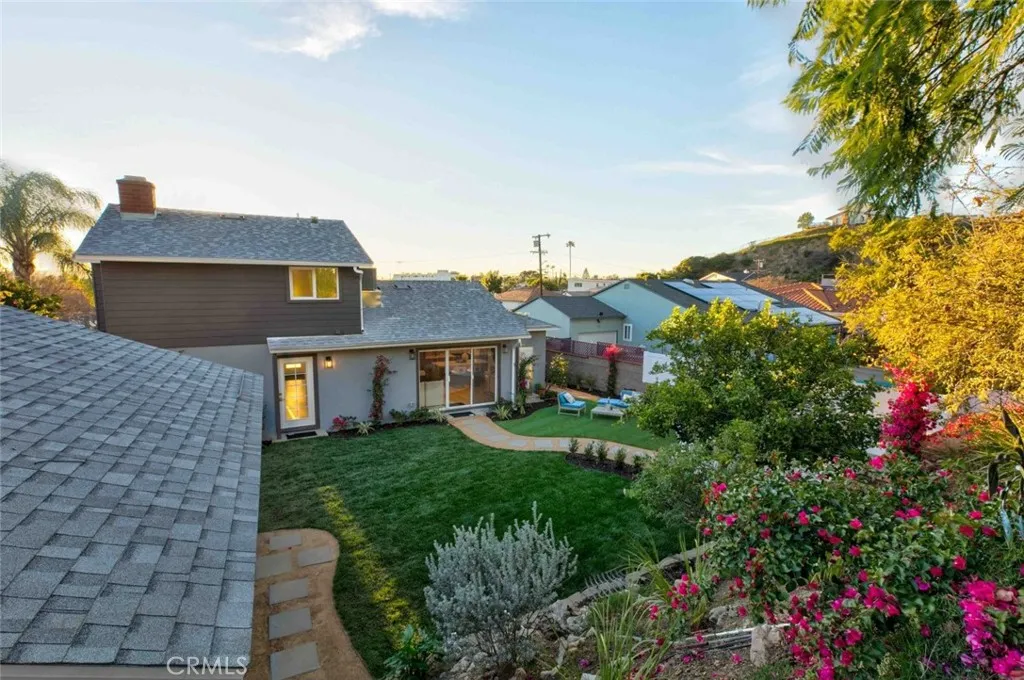 8372 Outland View Drive, Sun Valley, California 91352 home-pic-60