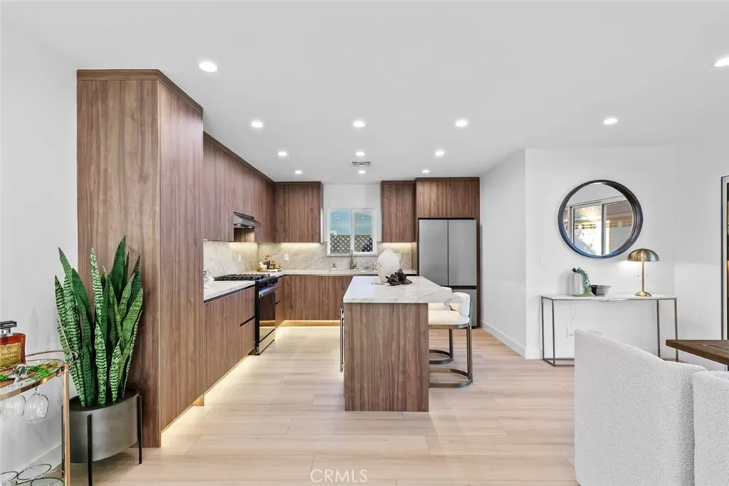 8372 Outland View Drive, Sun Valley, California 91352 home-pic-19