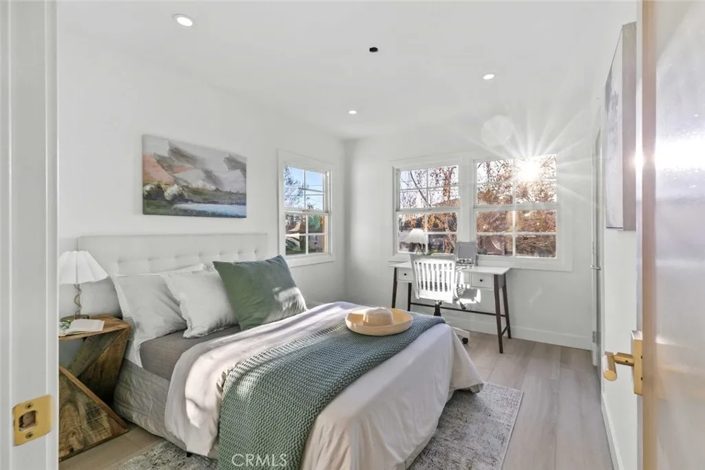 8372 Outland View Drive, Sun Valley, California 91352 home-pic-37