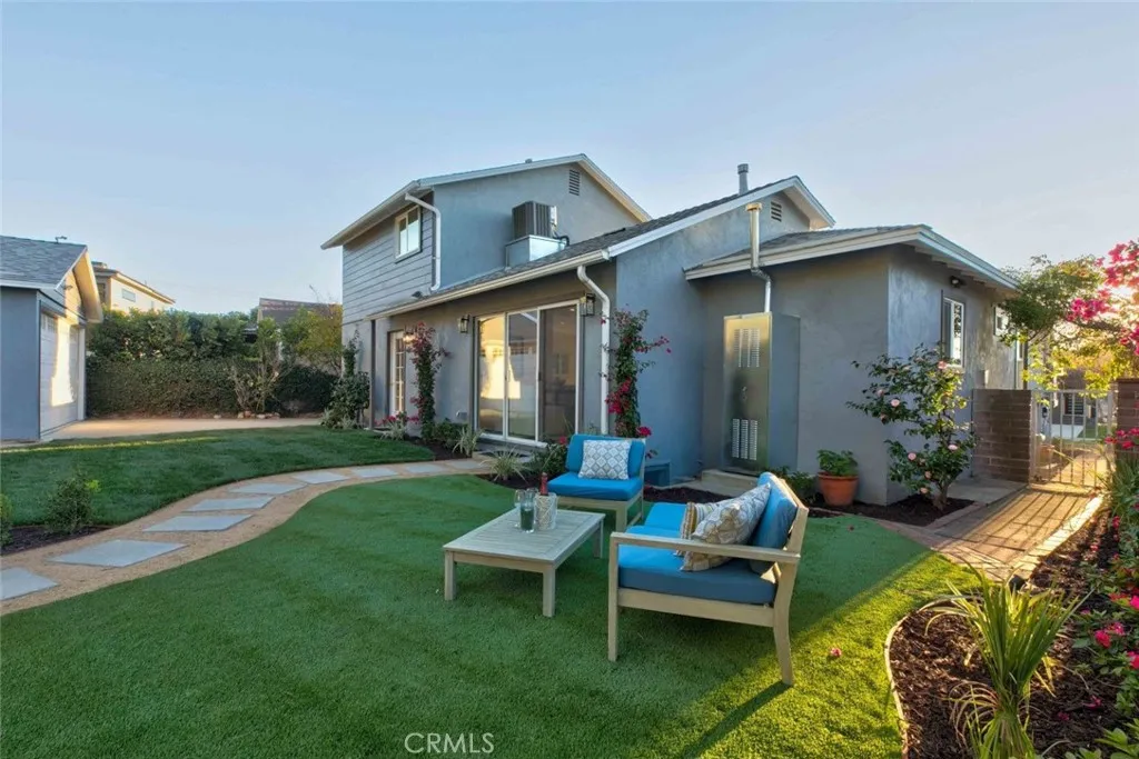 8372 Outland View Drive, Sun Valley, California 91352 home-pic-49