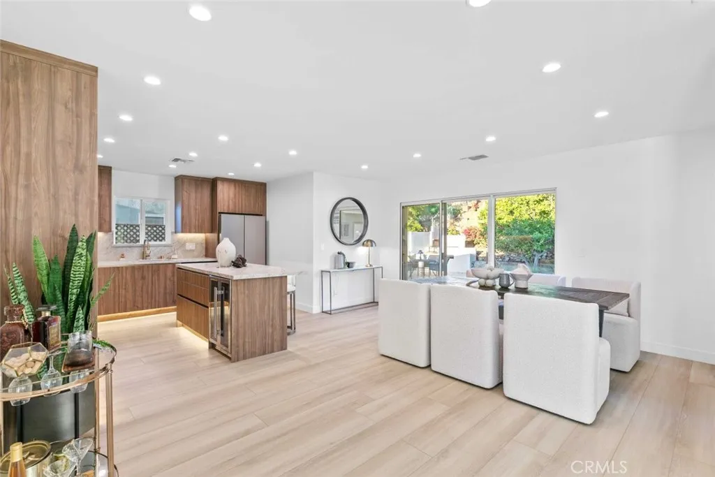 8372 Outland View Drive, Sun Valley, California 91352 home-pic-17