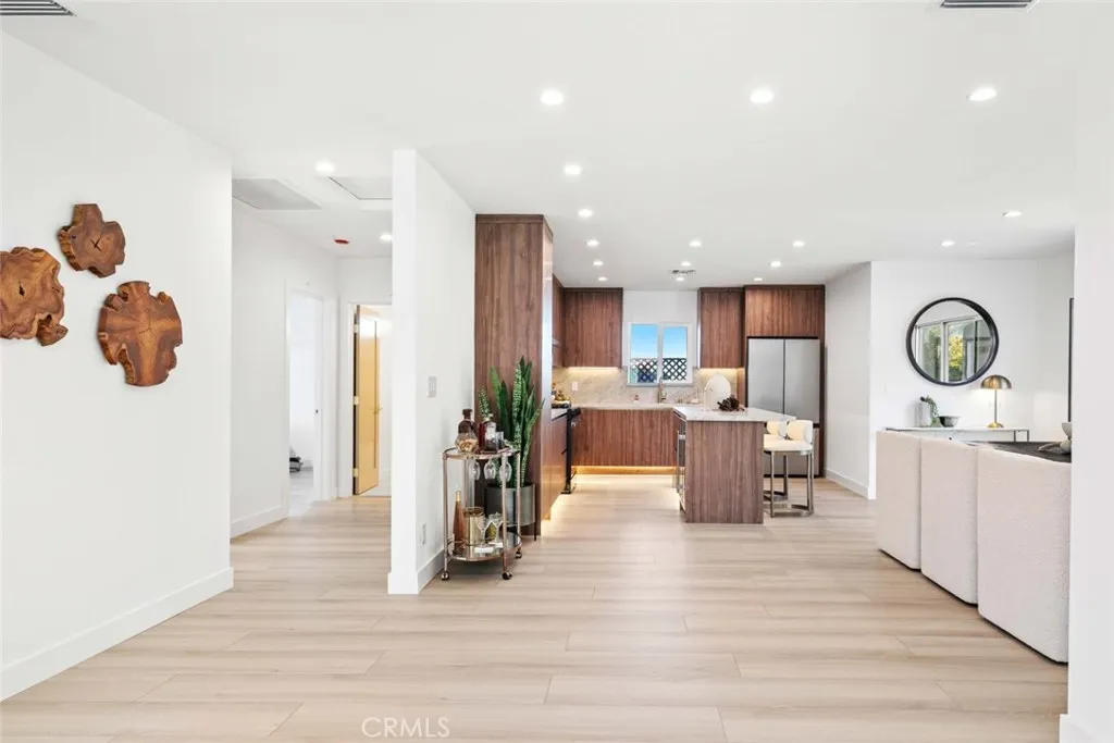 8372 Outland View Drive, Sun Valley, California 91352 home-pic-28