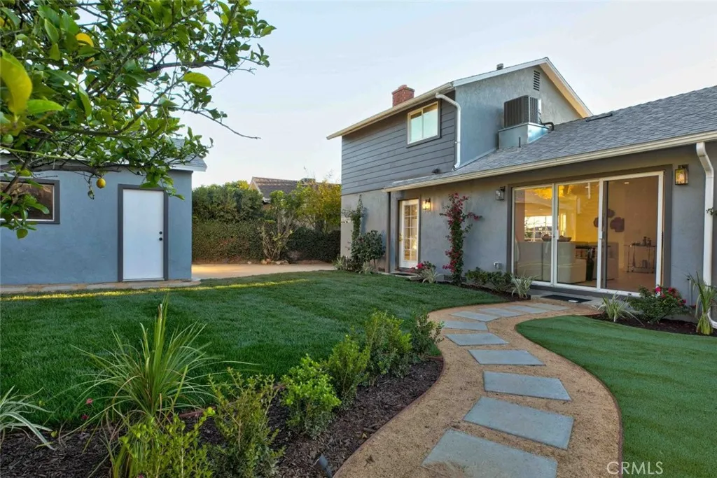 8372 Outland View Drive, Sun Valley, California 91352 home-pic-52