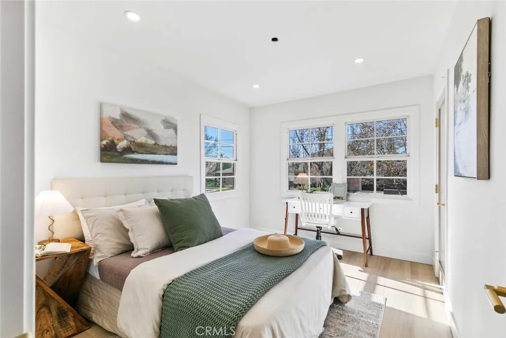 8372 Outland View Drive, Sun Valley, California 91352 home-pic-42