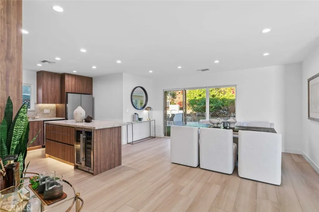 8372 Outland View Drive, Sun Valley, California 91352 home-pic-15