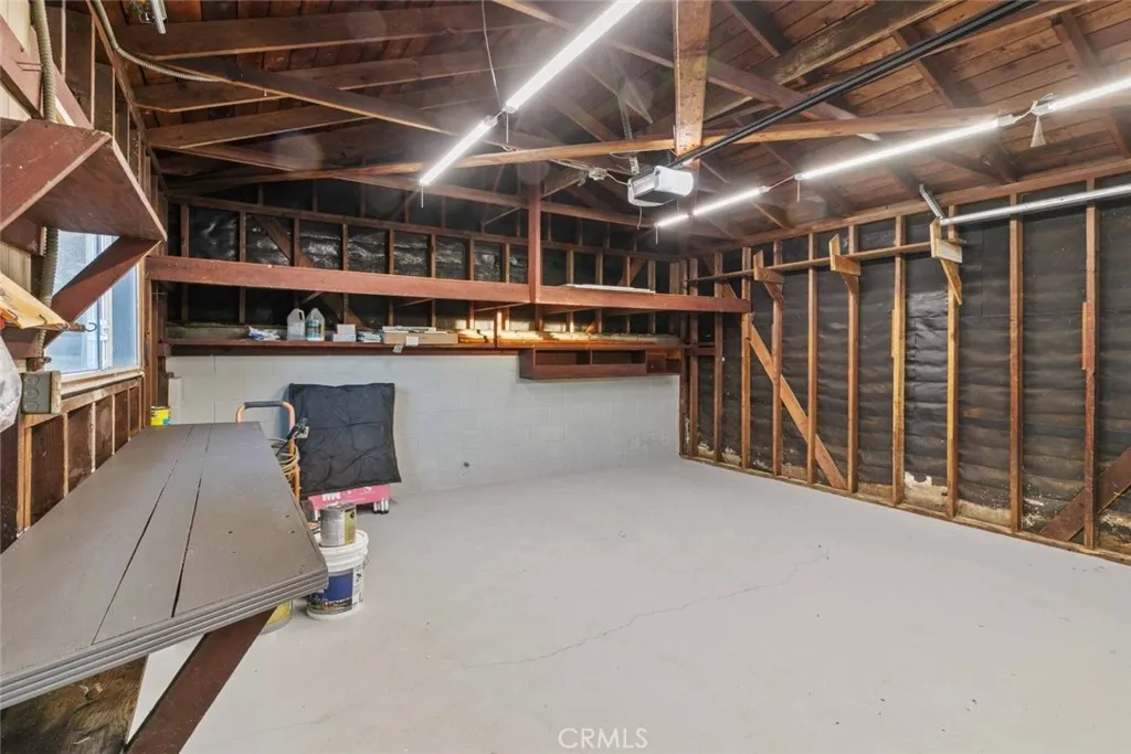 8372 Outland View Drive, Sun Valley, California 91352 home-pic-61