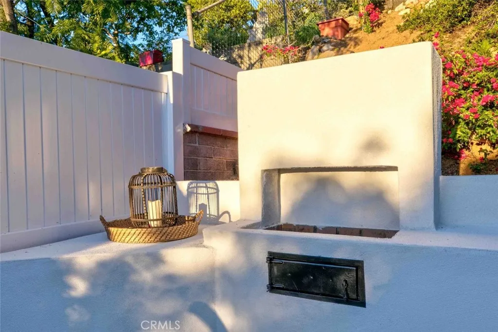 8372 Outland View Drive, Sun Valley, California 91352 home-pic-53