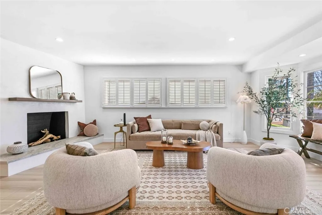 8372 Outland View Drive, Sun Valley, California 91352 home-pic-13